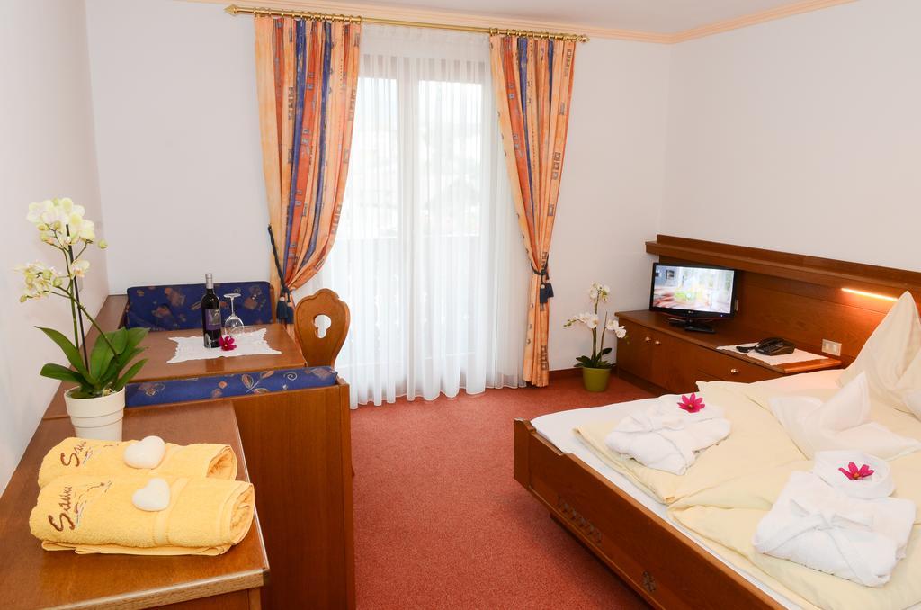 Pension Felseneck San Leonardo in Passiria Exterior photo