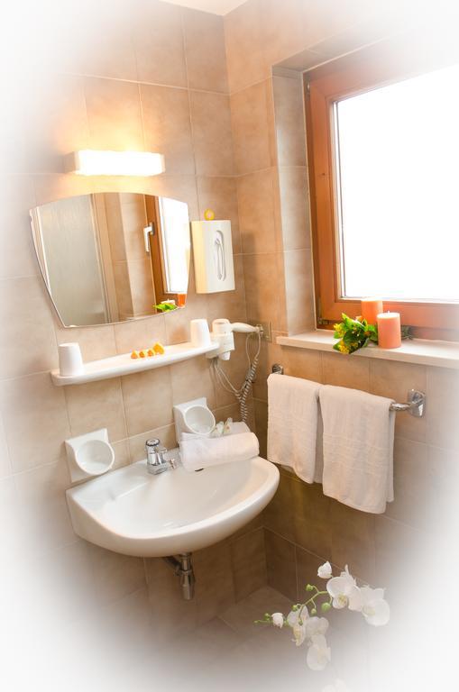Pension Felseneck San Leonardo in Passiria Room photo